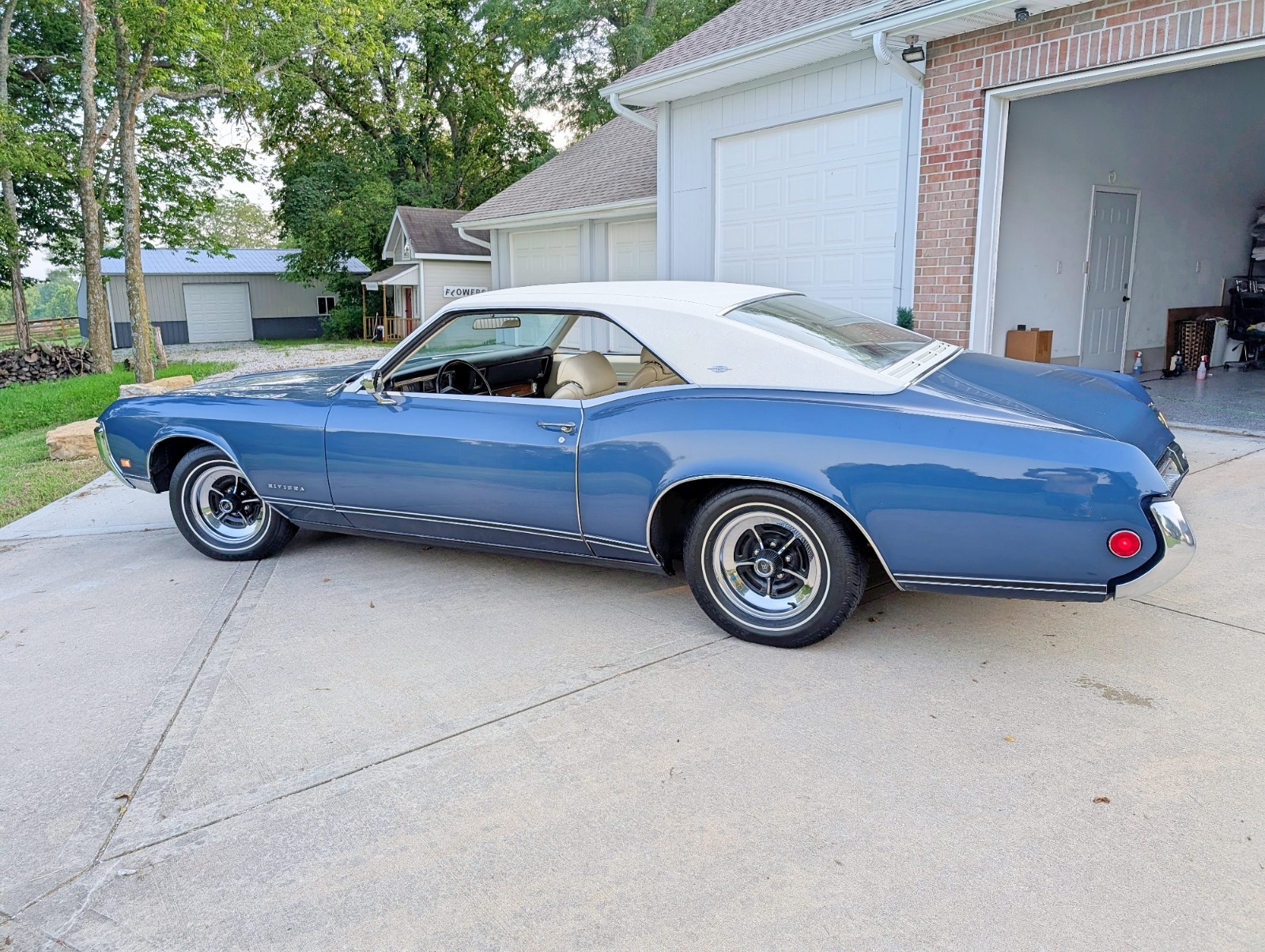 Buick-Riviera-1969-Coupe-2