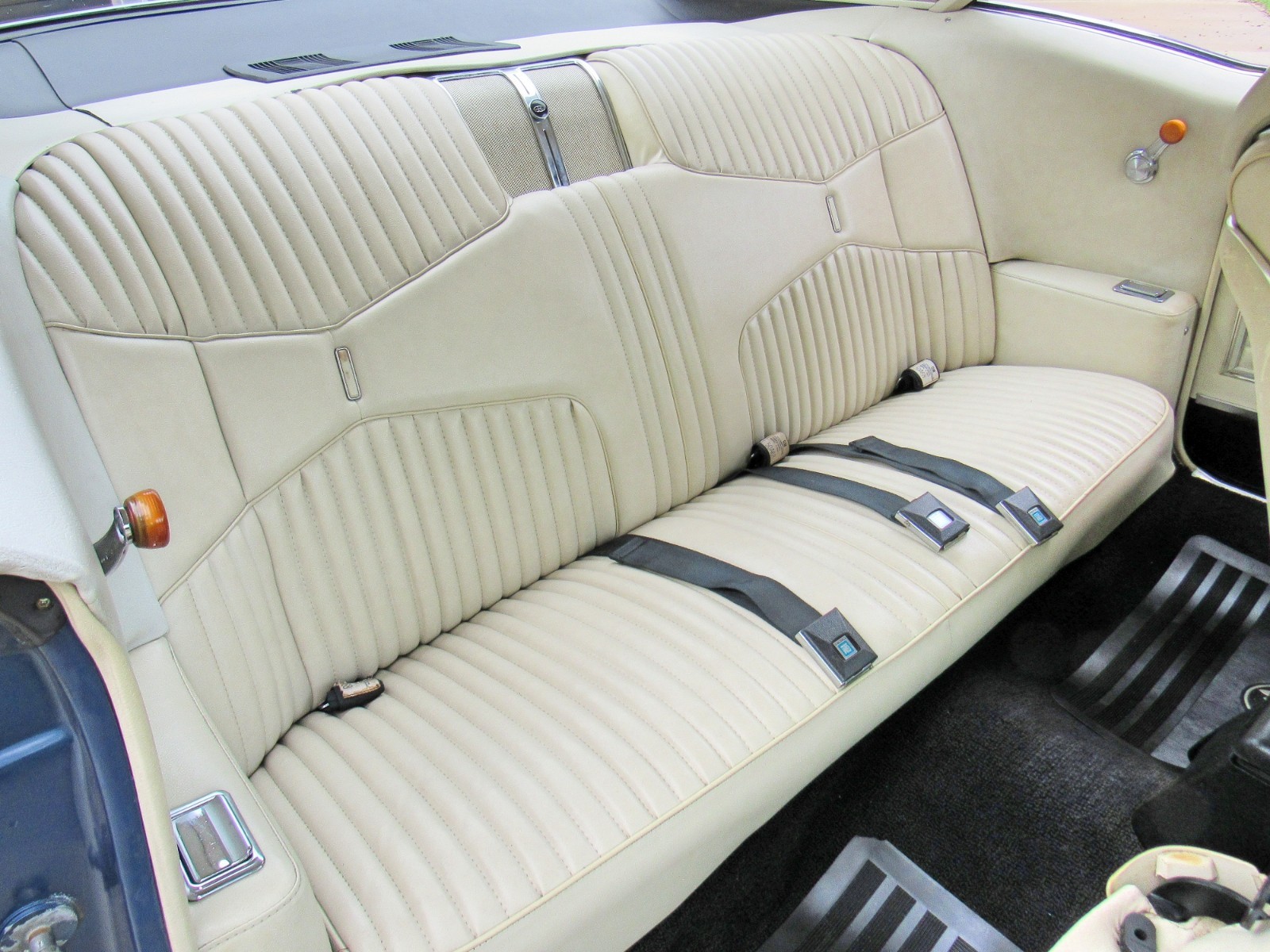 Buick-Riviera-1969-Coupe-8