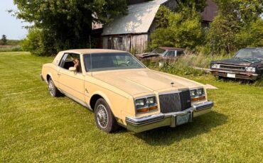 Buick-Riviera-1979-Coupe-2