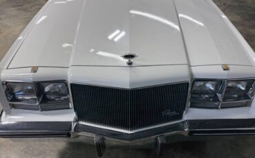 Buick-Riviera-1985-COUPE-13