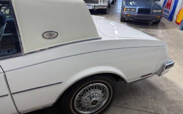 Buick-Riviera-1985-COUPE-19