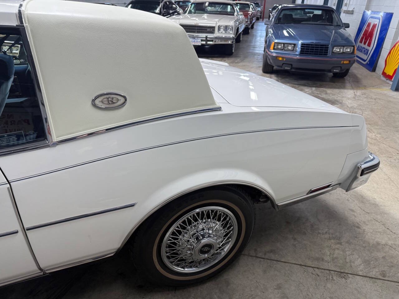 Buick-Riviera-1985-COUPE-19