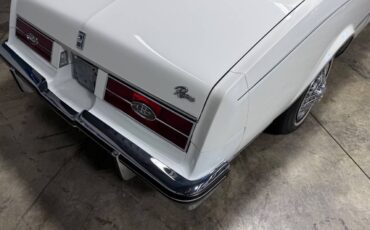 Buick-Riviera-1985-COUPE-24