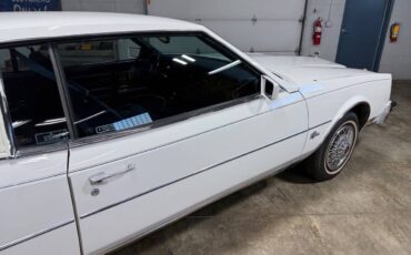 Buick-Riviera-1985-COUPE-26