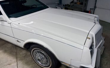 Buick-Riviera-1985-COUPE-28