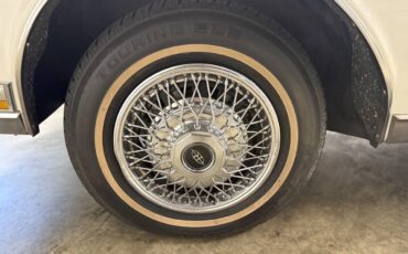 Buick-Riviera-1985-COUPE-29