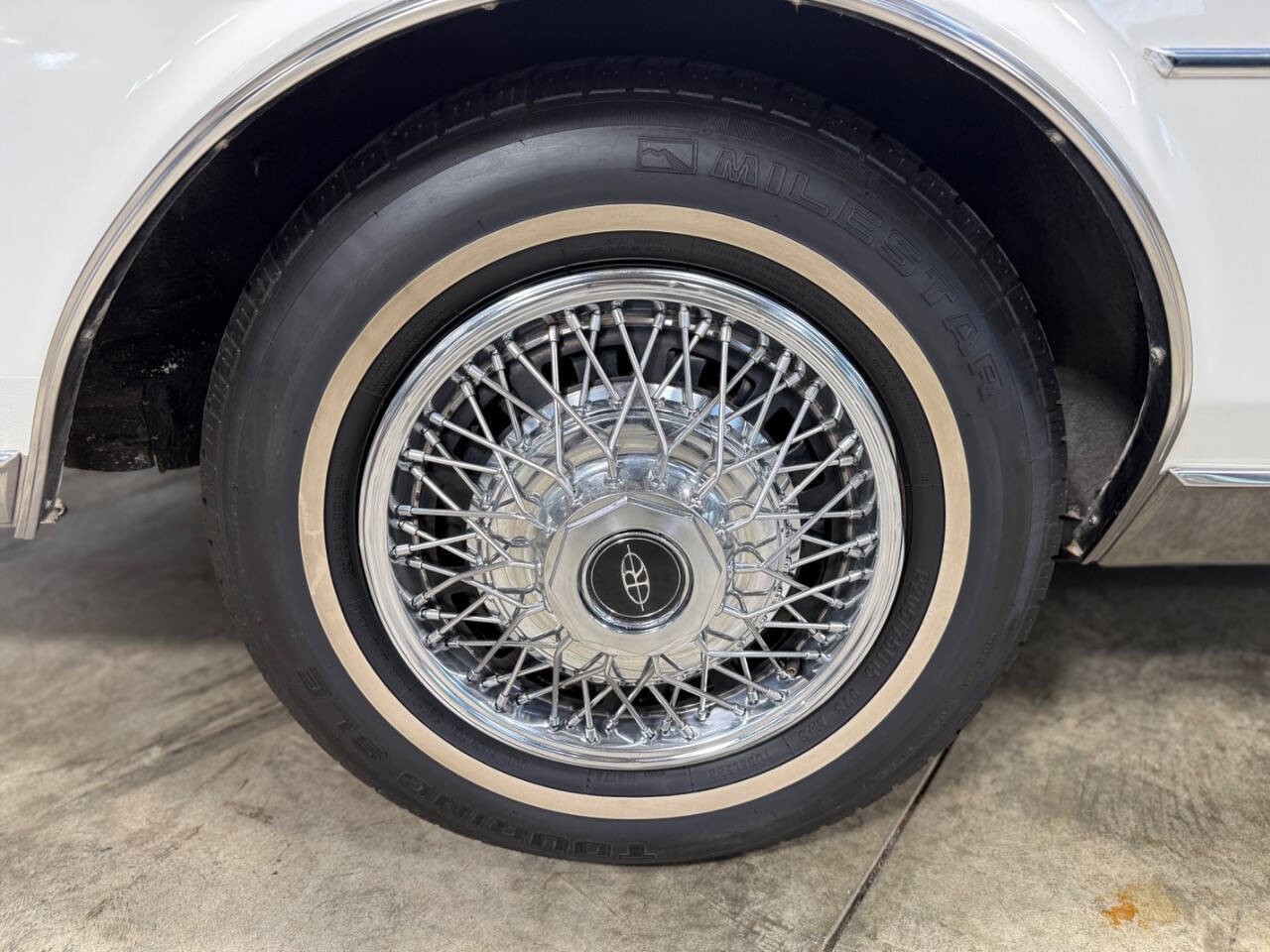 Buick-Riviera-1985-COUPE-31