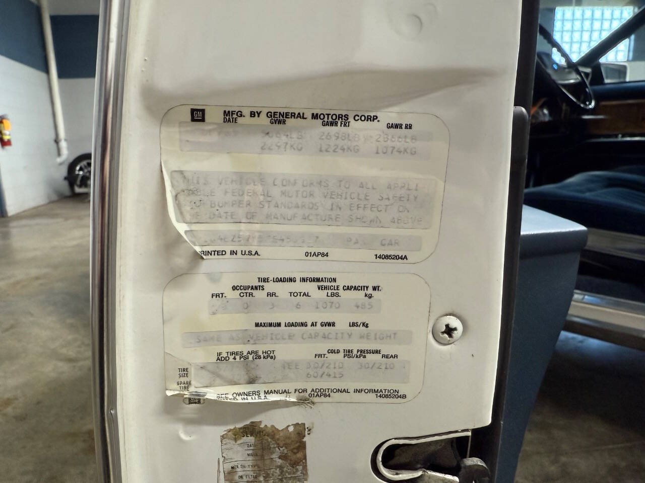 Buick-Riviera-1985-COUPE-33