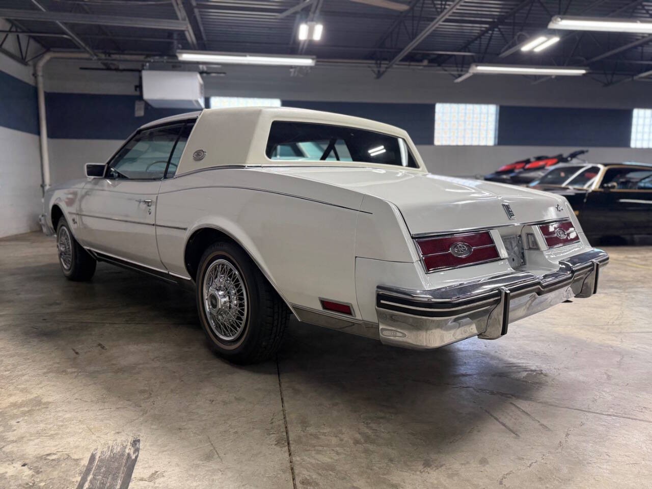 Buick-Riviera-1985-COUPE-4