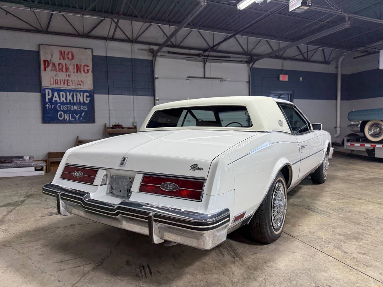 Buick-Riviera-1985-COUPE-7