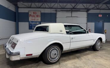 Buick-Riviera-1985-COUPE-8