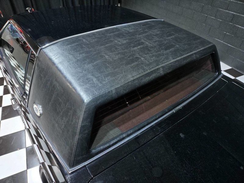 Buick-Riviera-1985-Coupe-10