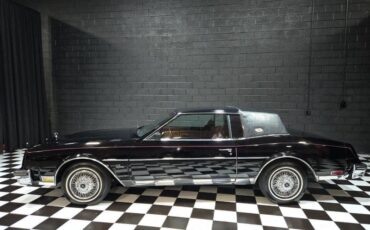 Buick-Riviera-1985-Coupe-2