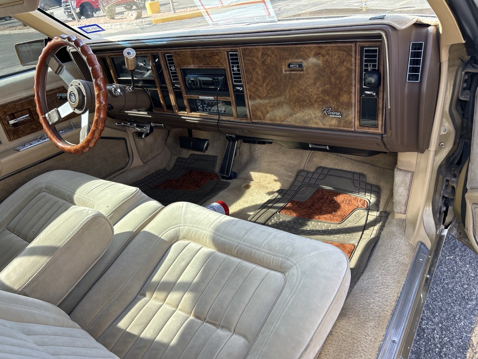 Buick-Riviera-1985-Coupe-21