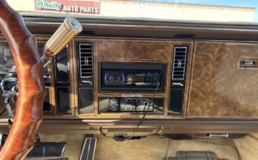 Buick-Riviera-1985-Coupe-26