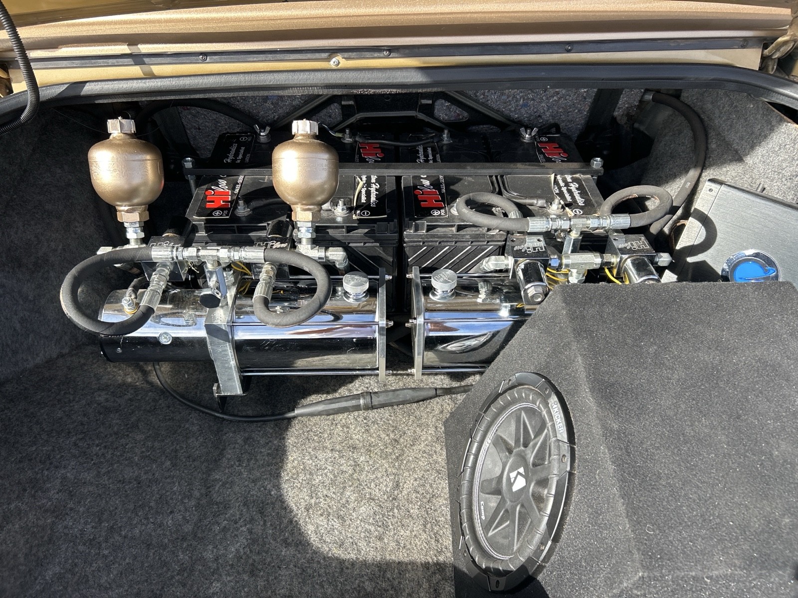 Buick-Riviera-1985-Coupe-29