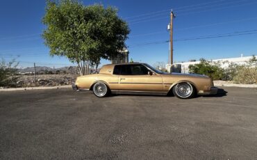 Buick-Riviera-1985-Coupe-3