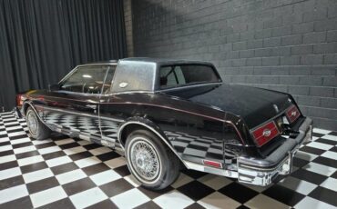 Buick-Riviera-1985-Coupe-3