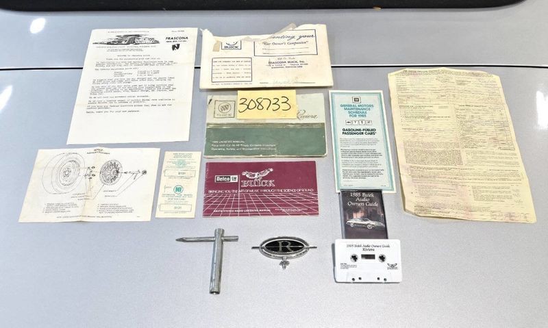 Buick-Riviera-1985-Coupe-4