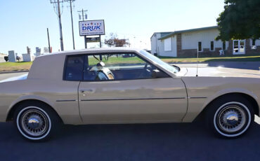 Buick-Riviera-XX-Anniversary-Edition-1983-Coupe-1