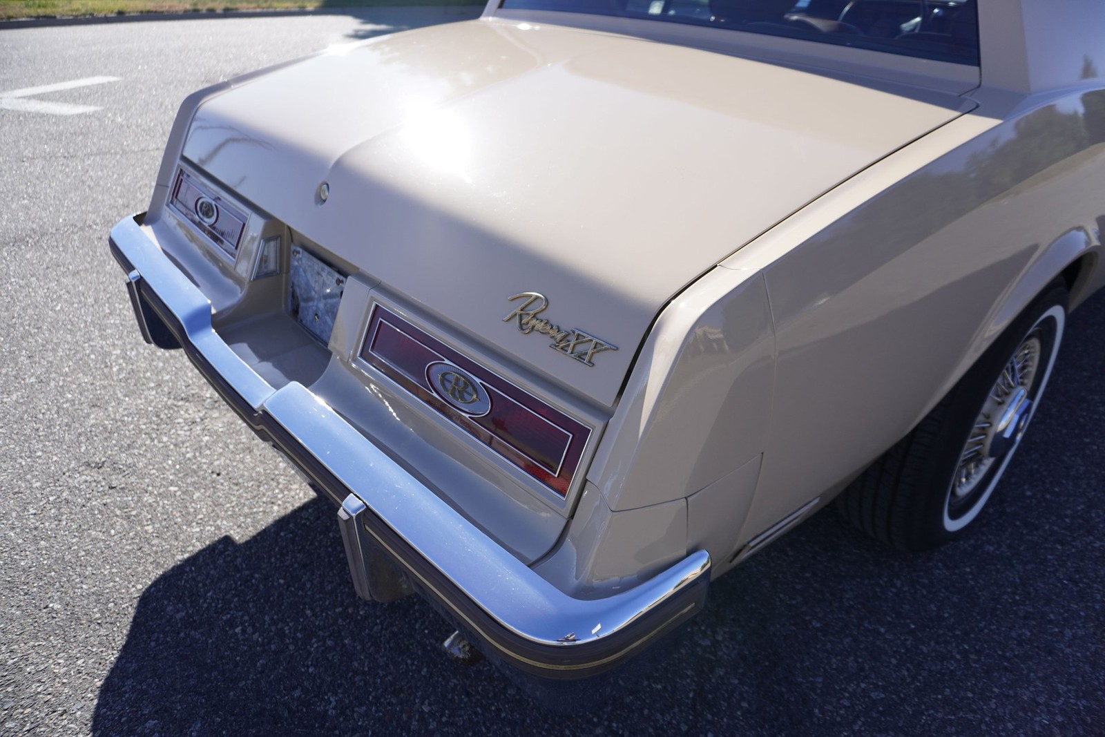 Buick-Riviera-XX-Anniversary-Edition-1983-Coupe-27