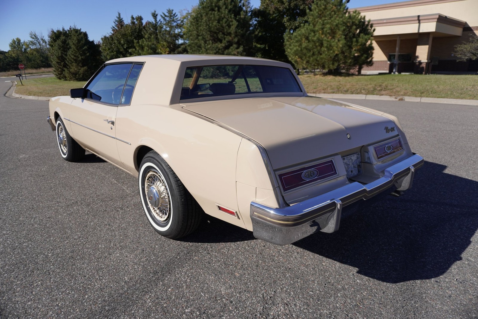 Buick-Riviera-XX-Anniversary-Edition-1983-Coupe-5