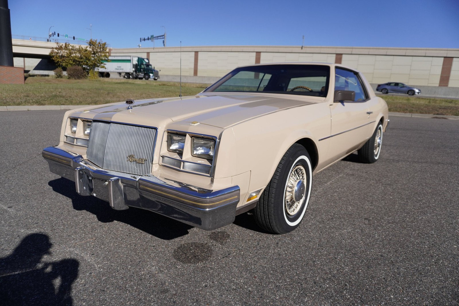 Buick-Riviera-XX-Anniversary-Edition-1983-Coupe-7