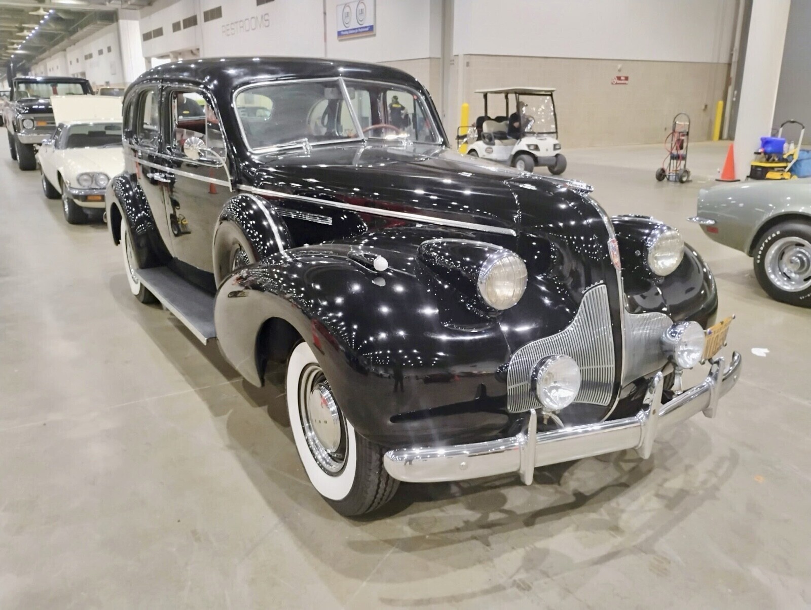 Buick-Roadmaster-1939-Sedan-1