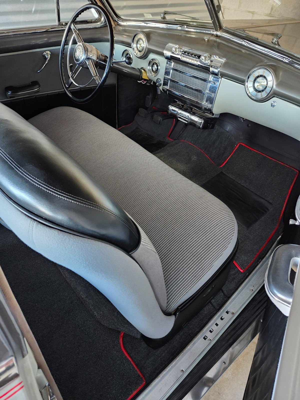 Buick-Roadmaster-1948-Sedan-10