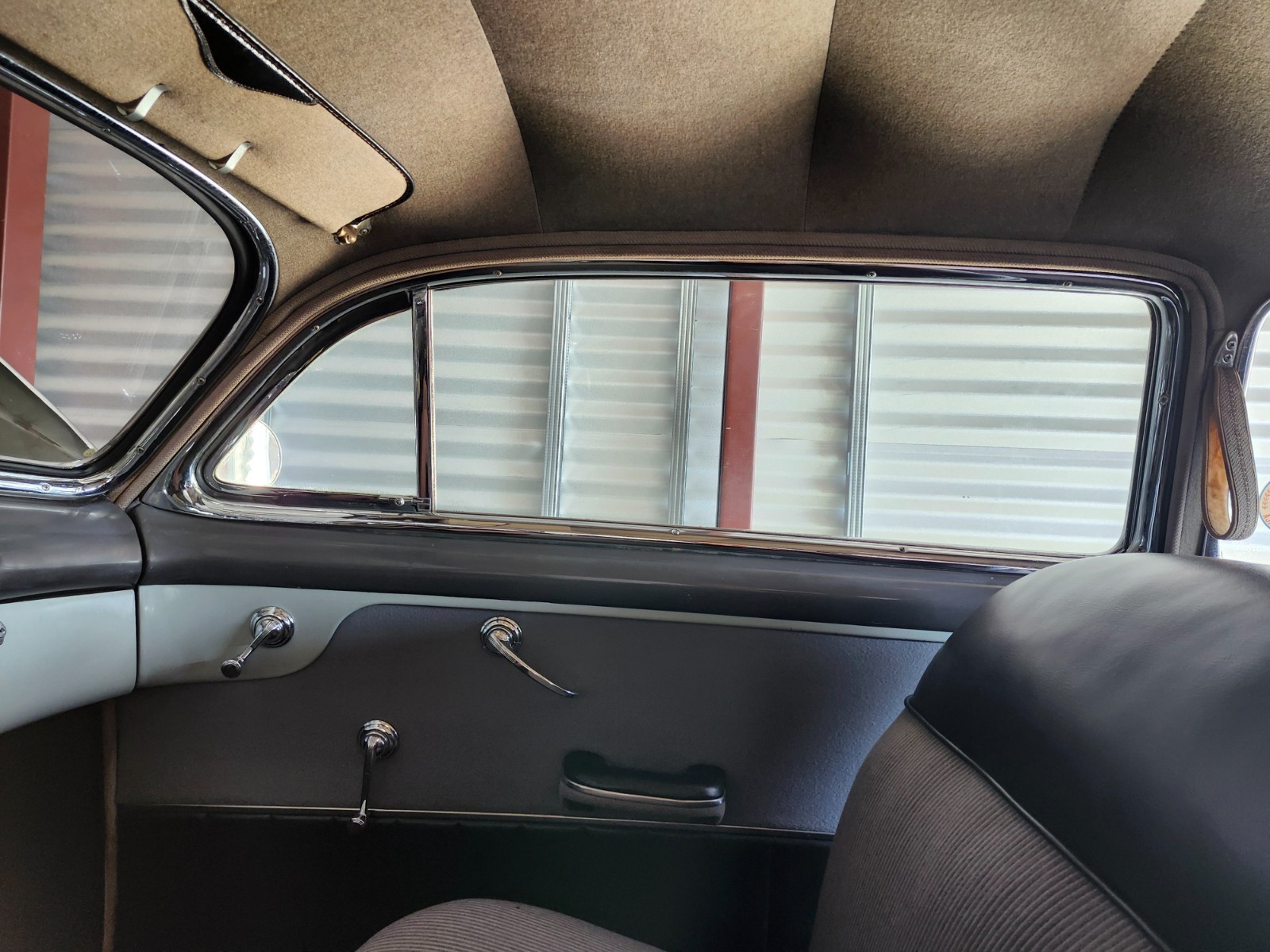 Buick-Roadmaster-1948-Sedan-11