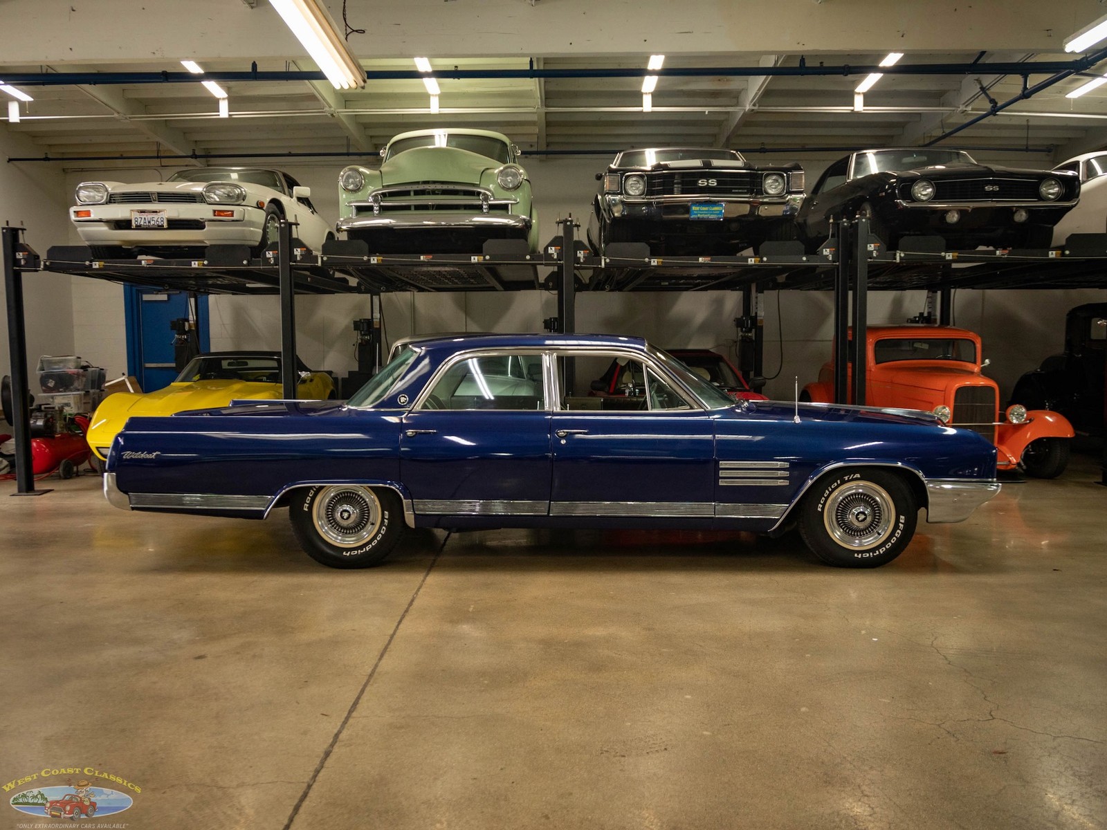 Buick-Wildcat-1964-4-Door-Sedan-1