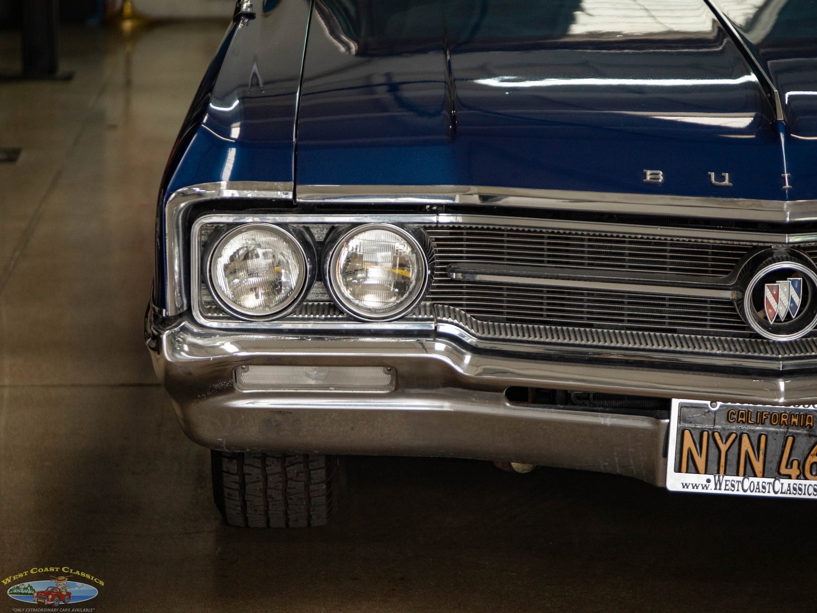 Buick-Wildcat-1964-4-Door-Sedan-10