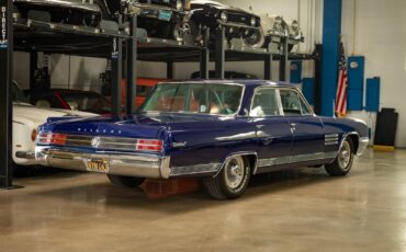 Buick-Wildcat-1964-4-Door-Sedan-19
