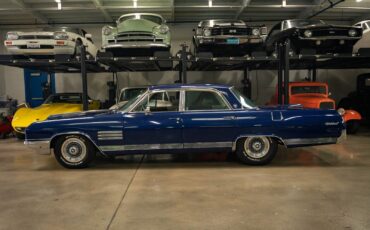 Buick-Wildcat-1964-4-Door-Sedan-2