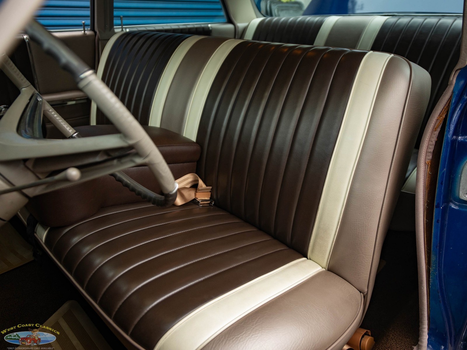 Buick-Wildcat-1964-4-Door-Sedan-22