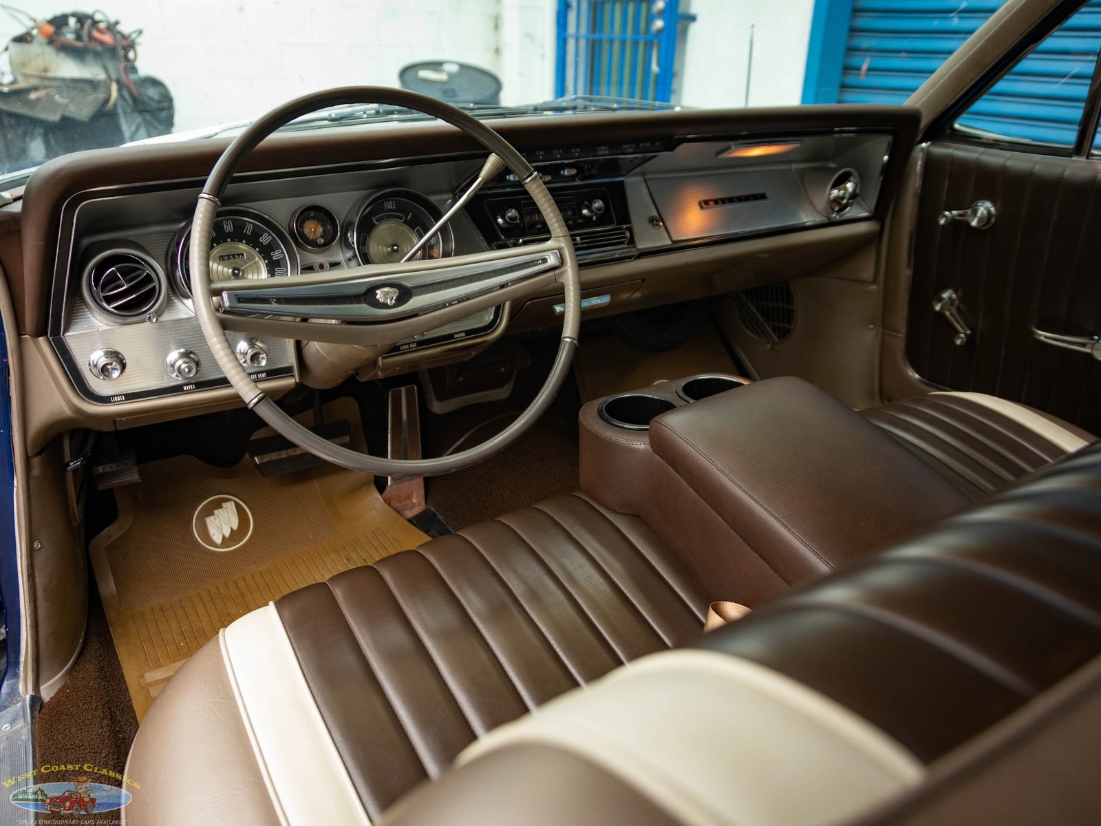 Buick-Wildcat-1964-4-Door-Sedan-27