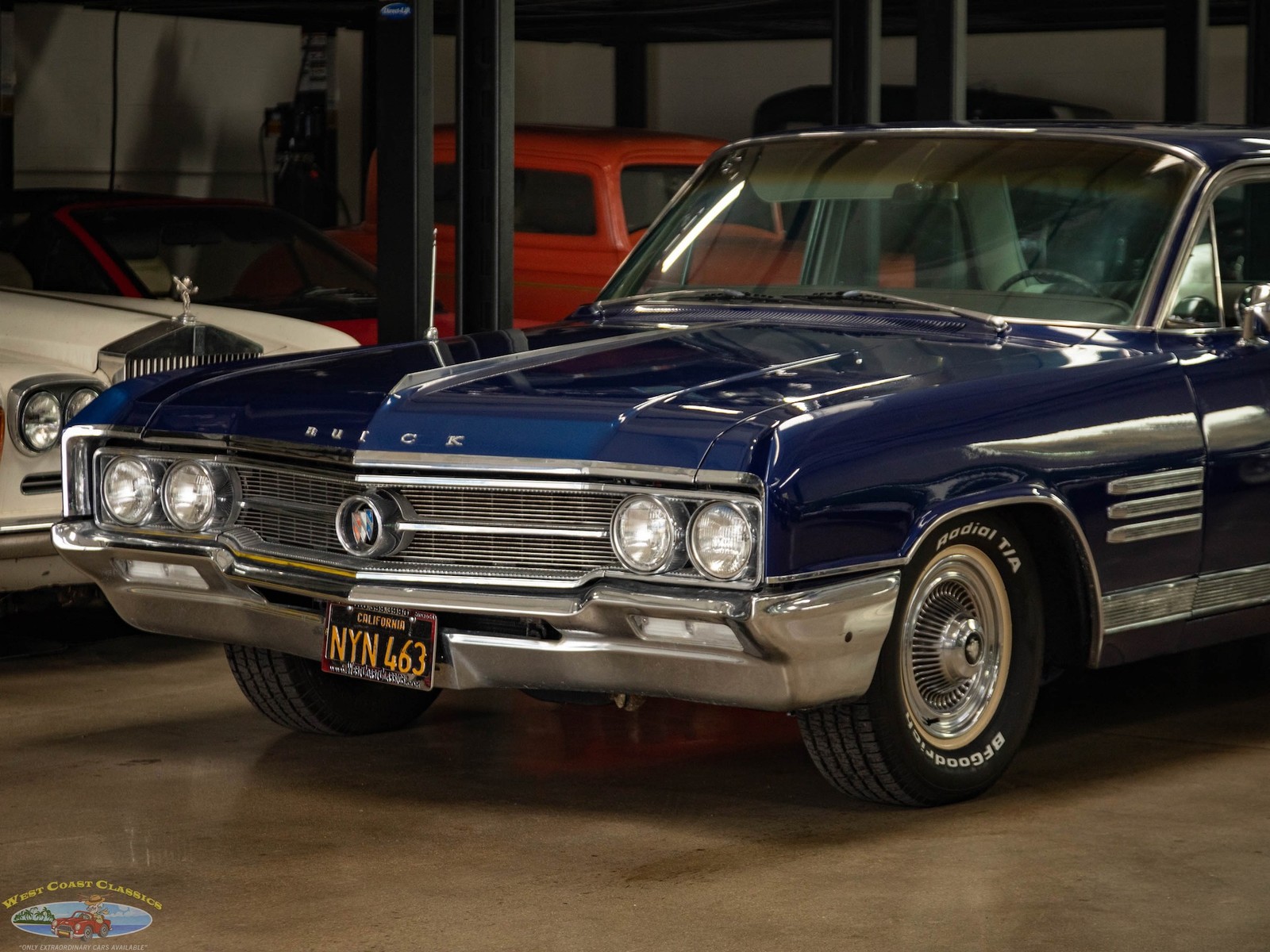 Buick-Wildcat-1964-4-Door-Sedan-3