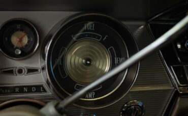 Buick-Wildcat-1964-4-Door-Sedan-32