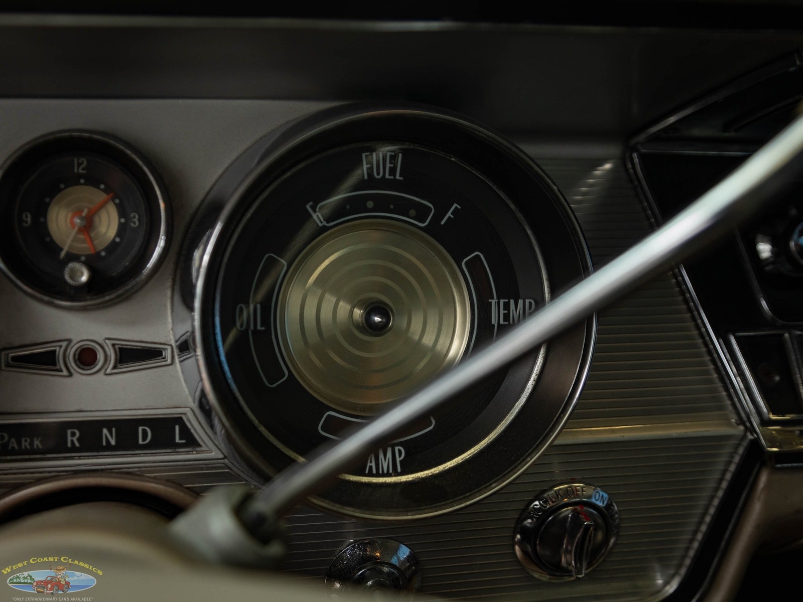 Buick-Wildcat-1964-4-Door-Sedan-32