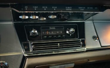 Buick-Wildcat-1964-4-Door-Sedan-33