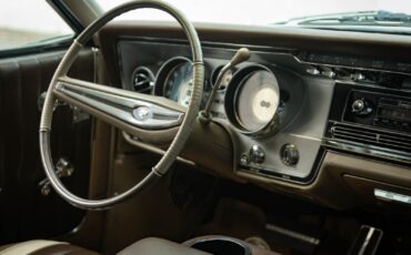 Buick-Wildcat-1964-4-Door-Sedan-35
