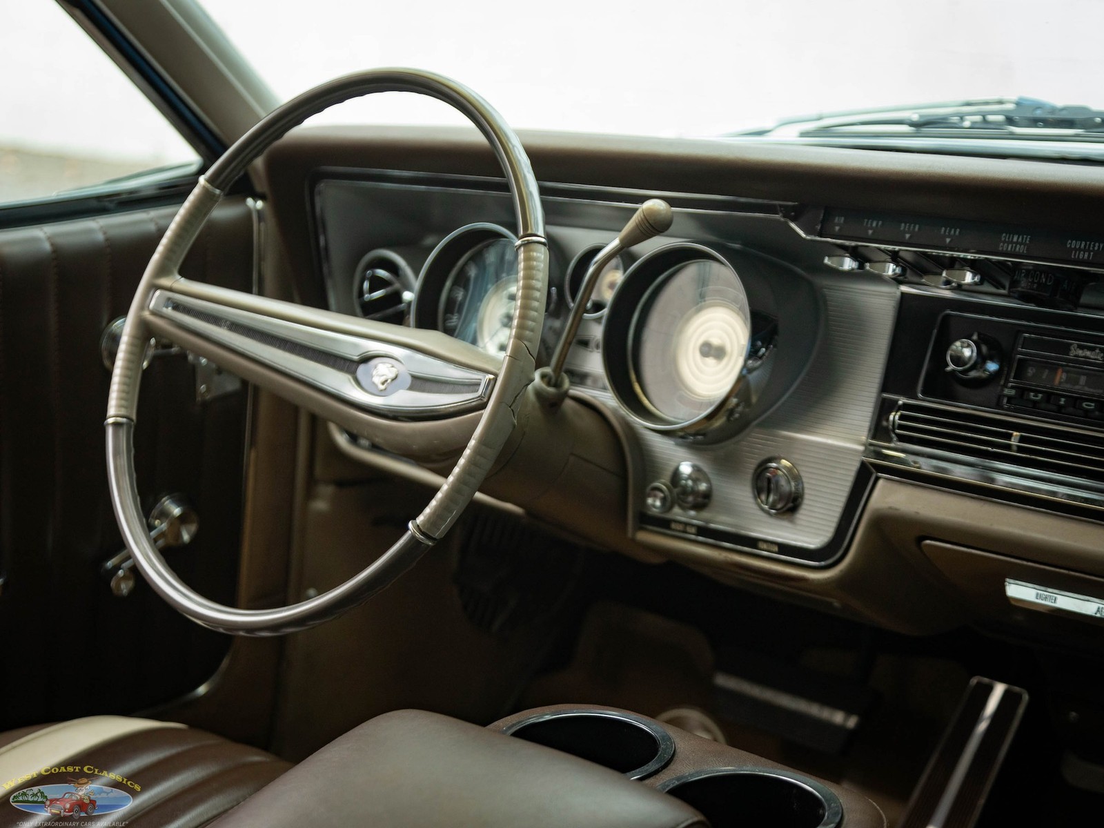 Buick-Wildcat-1964-4-Door-Sedan-35