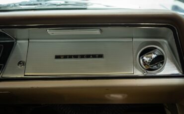 Buick-Wildcat-1964-4-Door-Sedan-37