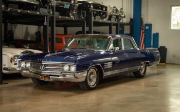 Buick-Wildcat-1964-4-Door-Sedan