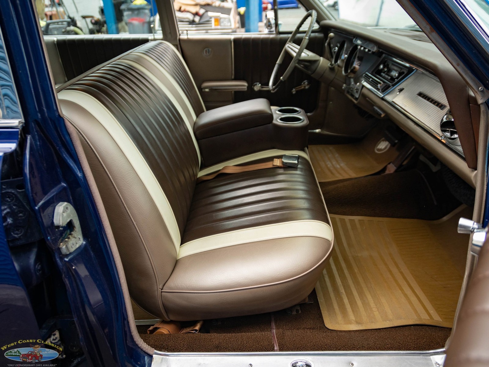 Buick-Wildcat-1964-4-Door-Sedan-38