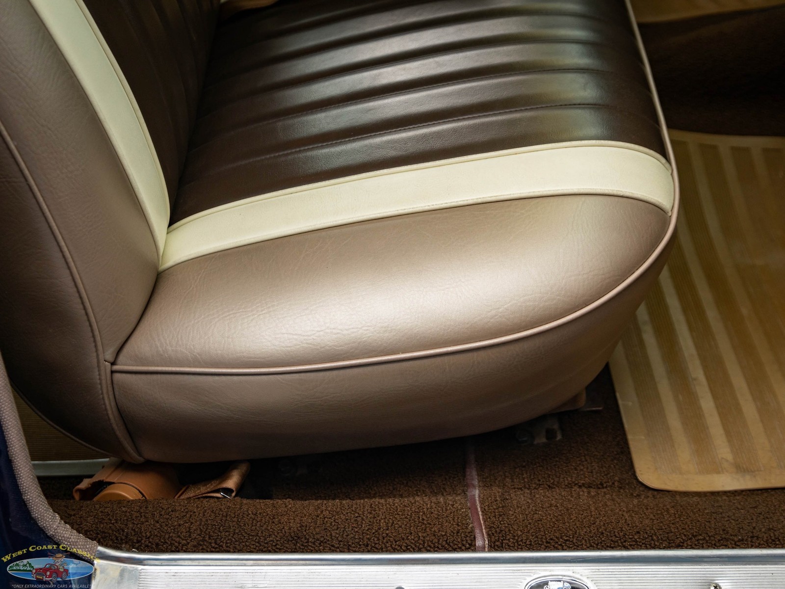 Buick-Wildcat-1964-4-Door-Sedan-39