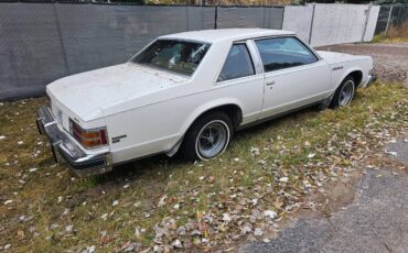 Buick-lesabre-1979-white-3