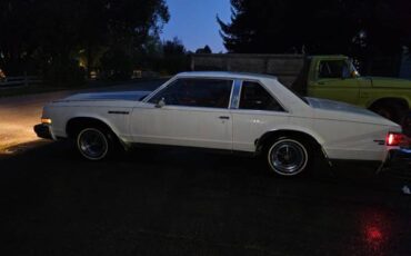 Buick-lesabre-1979-white-4