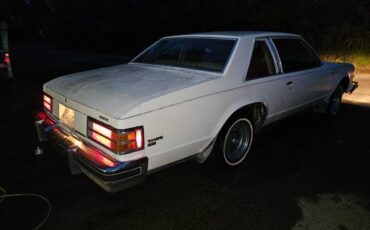 Buick-lesabre-1979-white-9