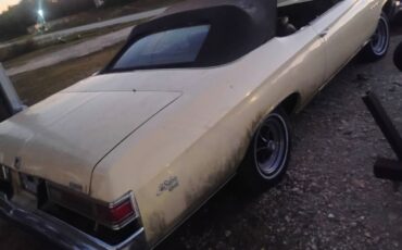 Buick-lesabre-custom-1975-2